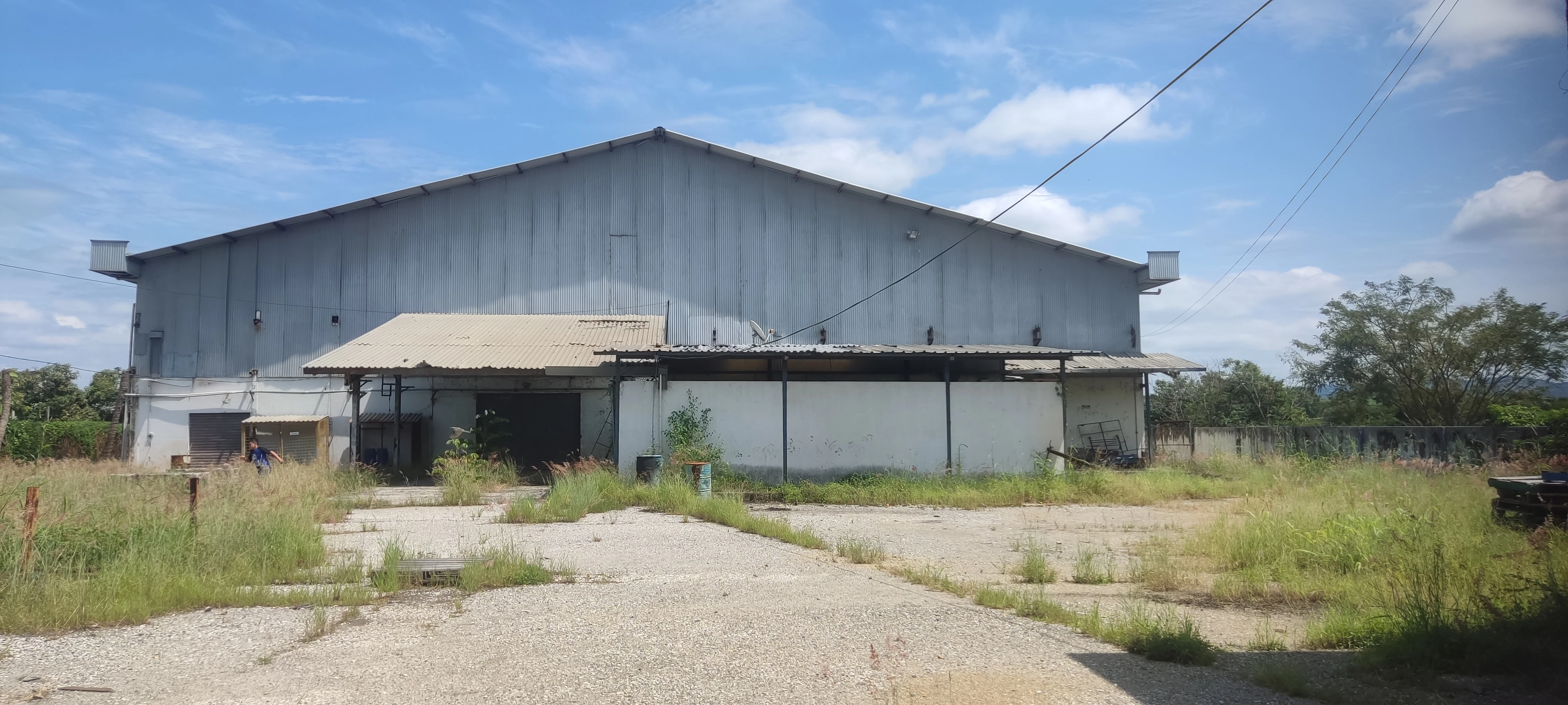 Vista galpón parte trasera (2)